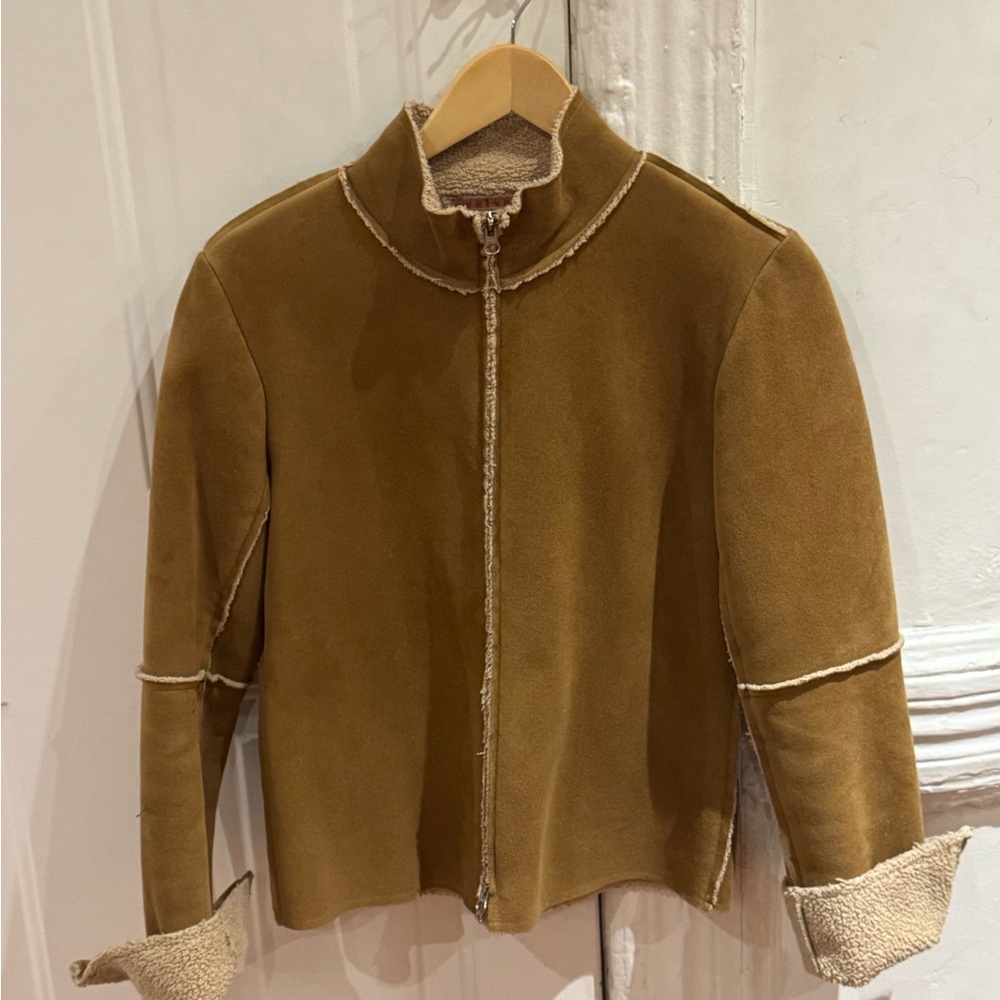 Short faux suede jacket.